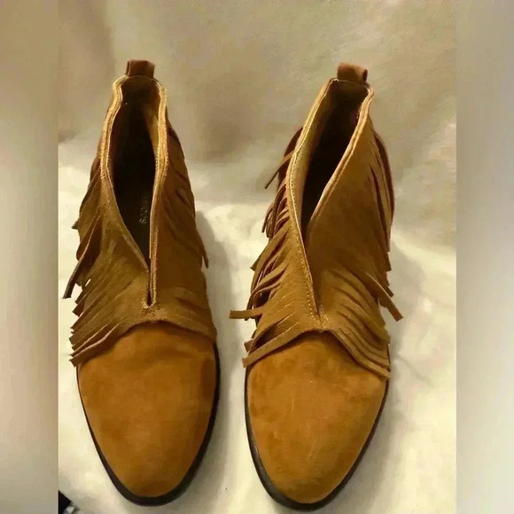 Maurice’s Gail slip on fringe ankle boots EUC Leather fringe. Women’s size 8 - Picture 1 of 8